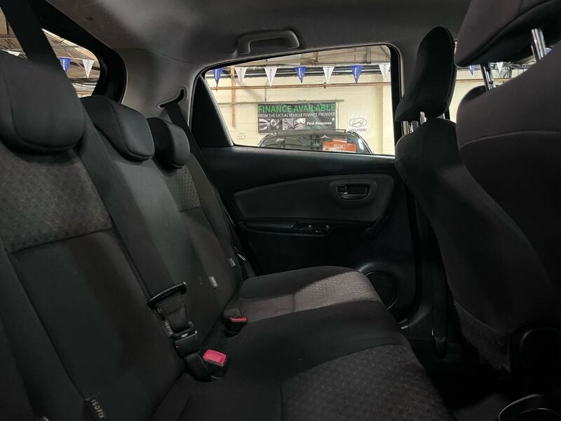 TOYOTA YARIS 1.3 Dual VVT-i Icon 2015
