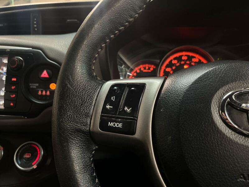 TOYOTA YARIS 1.3 Dual VVT-i Icon 2015