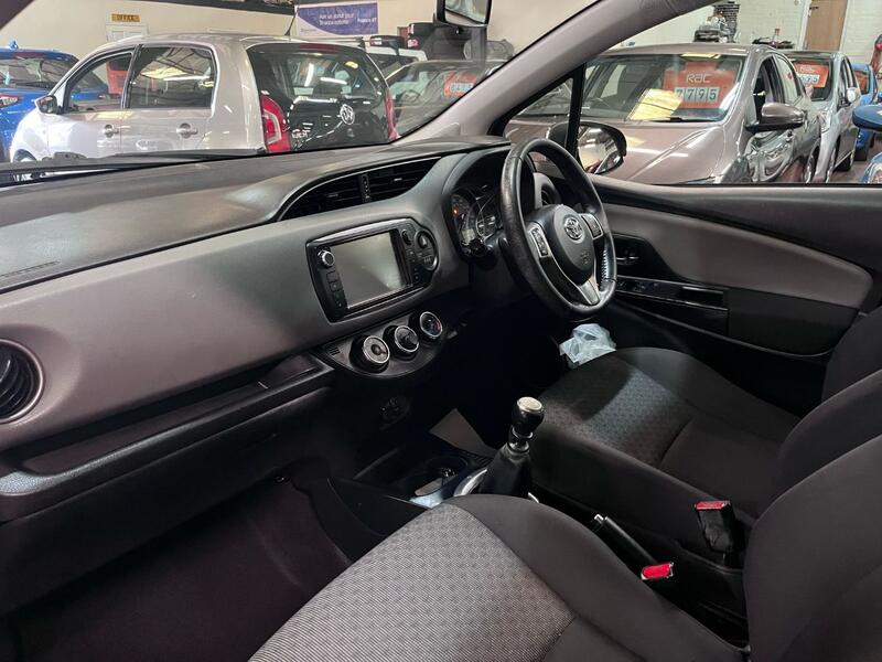 TOYOTA YARIS 1.3 Dual VVT-i Icon 2015