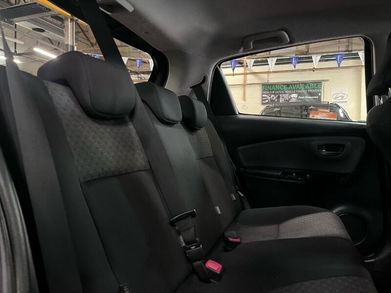TOYOTA YARIS 1.3 Dual VVT-i Icon 2015