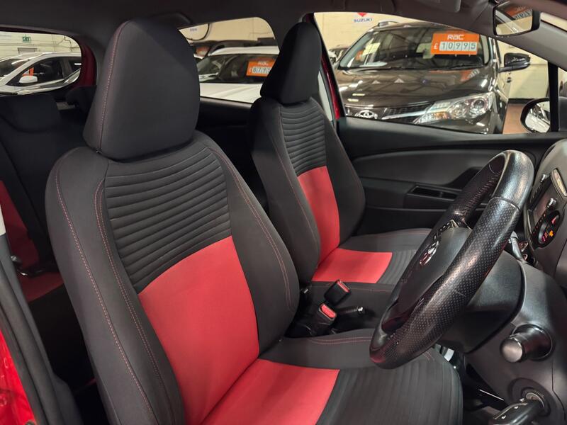 TOYOTA YARIS 1.3 Dual VVT-i Sport 2015