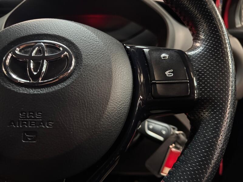 TOYOTA YARIS 1.3 Dual VVT-i Sport 2015