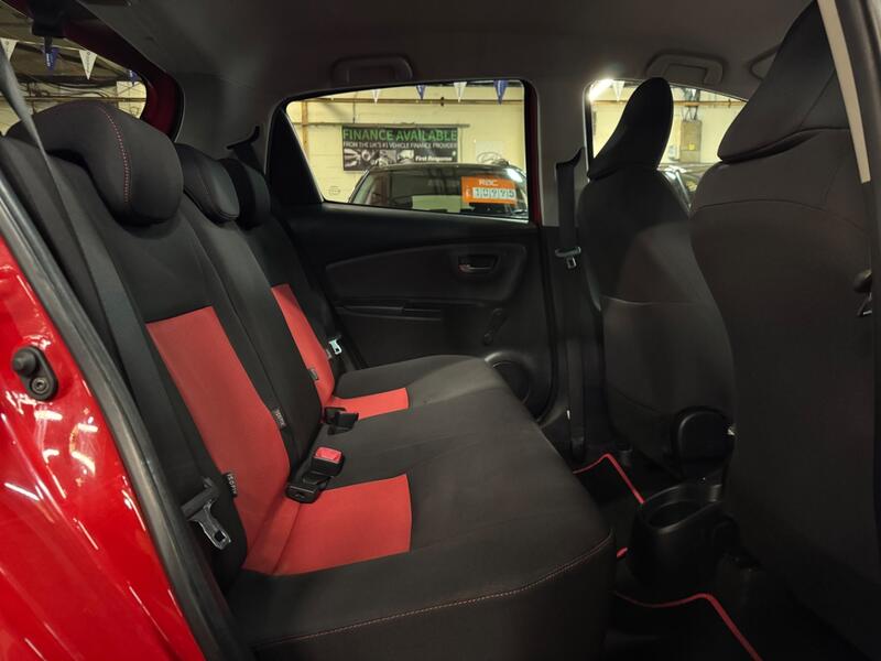 TOYOTA YARIS 1.3 Dual VVT-i Sport 2015