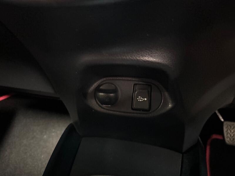 TOYOTA YARIS 1.3 Dual VVT-i Sport 2015