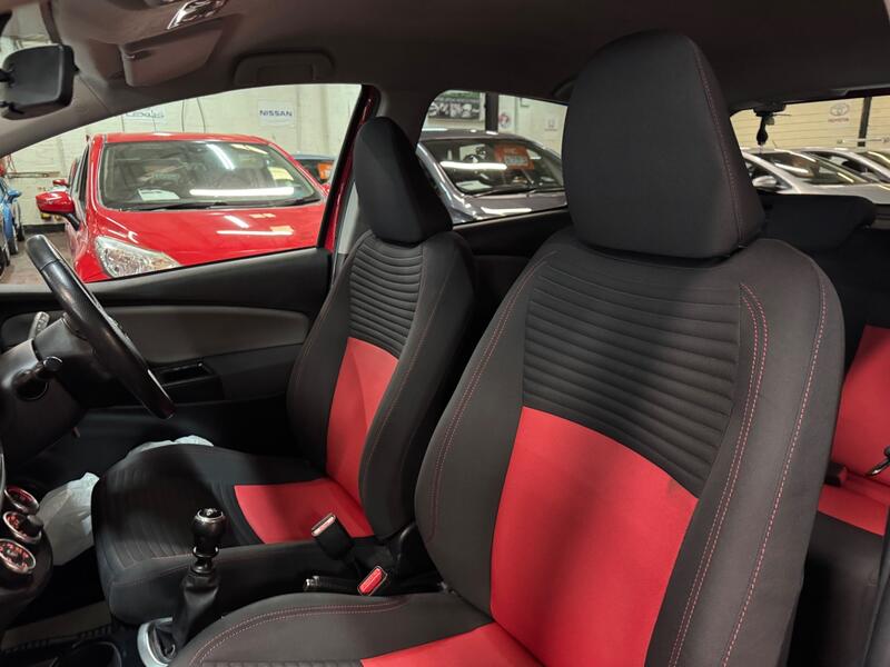 TOYOTA YARIS 1.3 Dual VVT-i Sport 2015