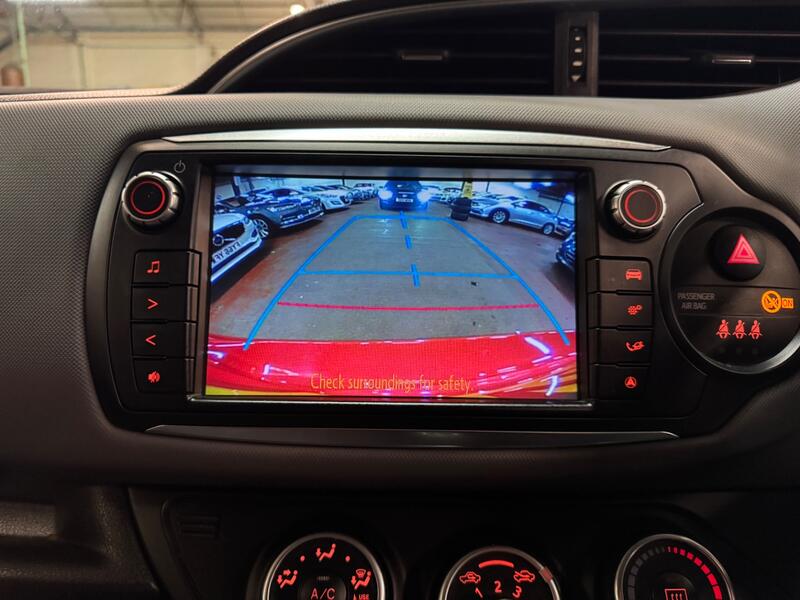 TOYOTA YARIS 1.3 Dual VVT-i Sport 2015