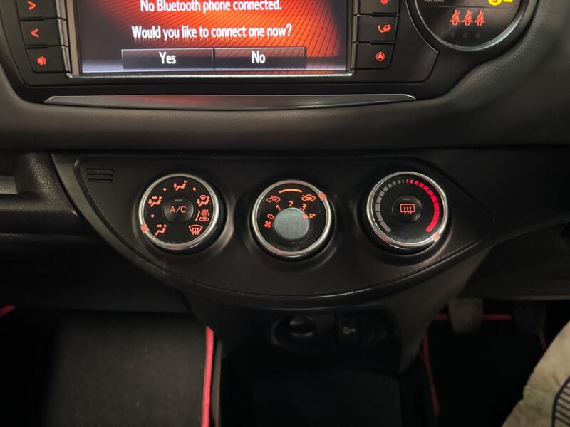 TOYOTA YARIS 1.3 Dual VVT-i Sport 2015