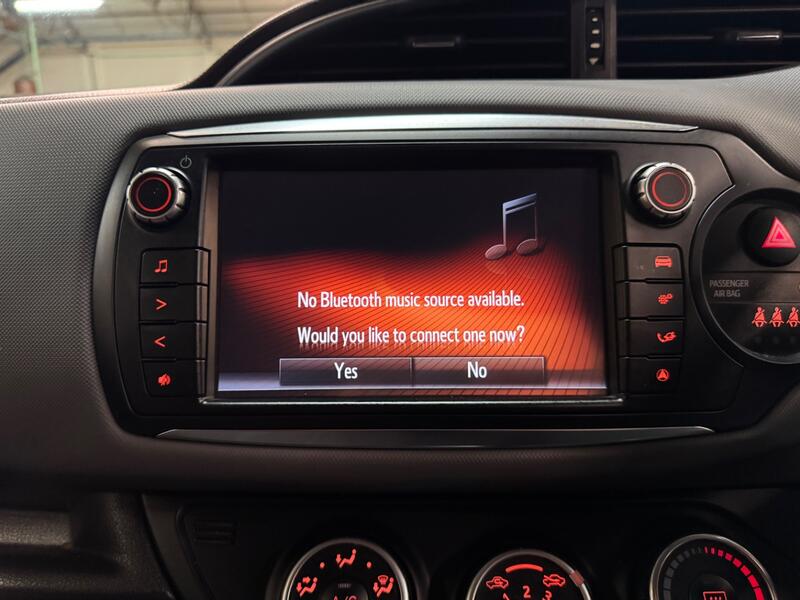 TOYOTA YARIS 1.3 Dual VVT-i Sport 2015