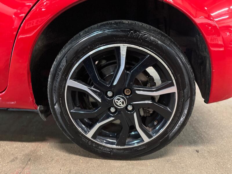 TOYOTA YARIS 1.3 Dual VVT-i Sport 2015