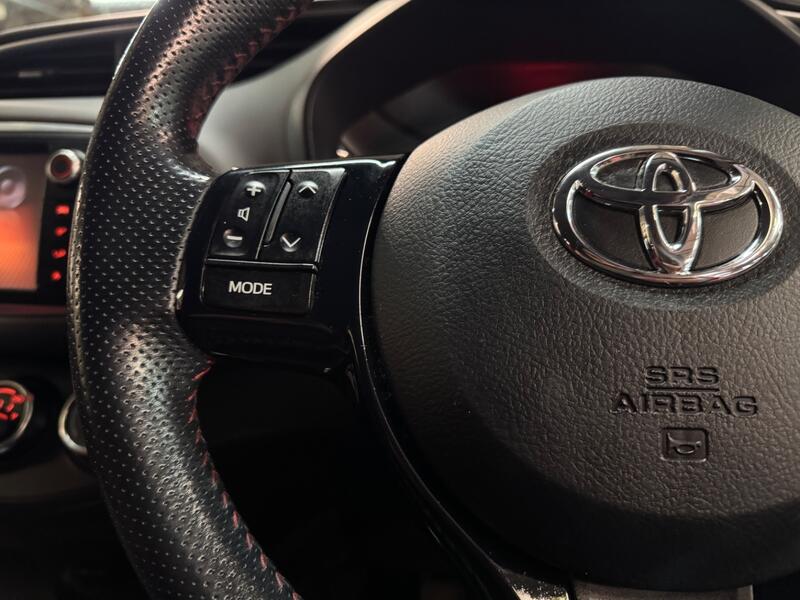 TOYOTA YARIS 1.3 Dual VVT-i Sport 2015