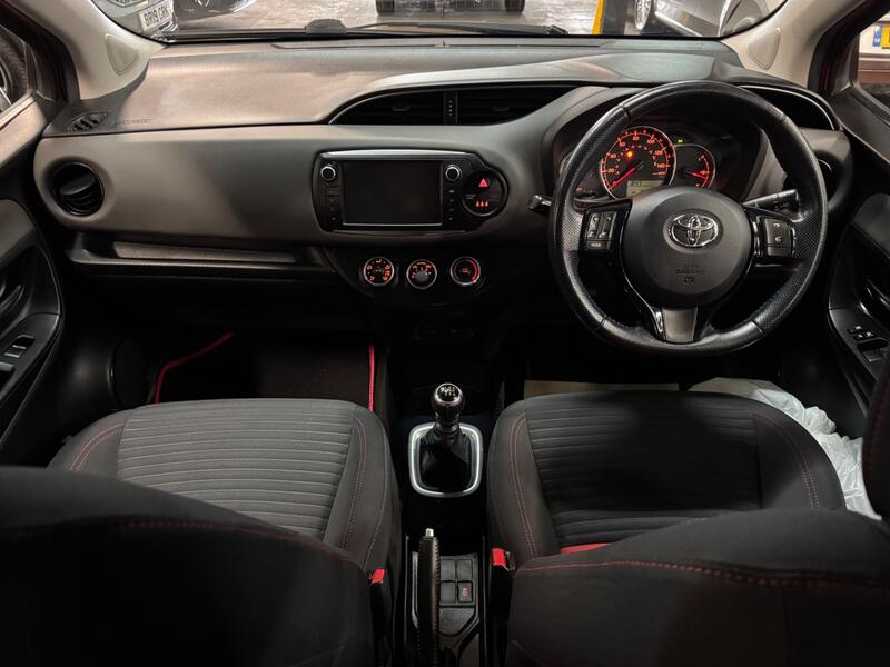 TOYOTA YARIS 1.3 Dual VVT-i Sport 2015