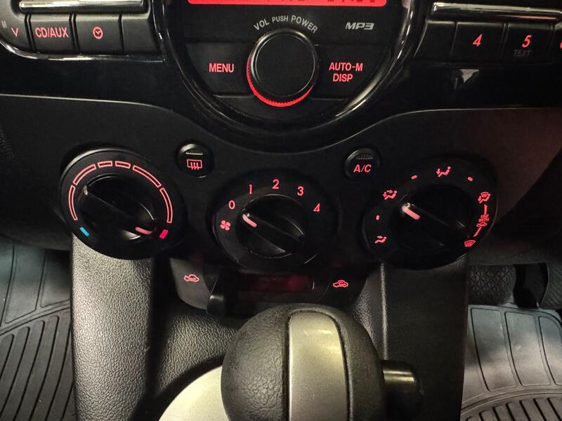 MAZDA MAZDA2 1.5 TS2 2012