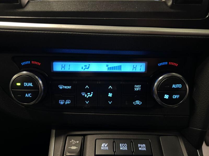 TOYOTA AURIS 1.8 VVT-h Excel 2014