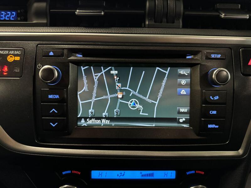 TOYOTA AURIS 1.8 VVT-h Excel 2014