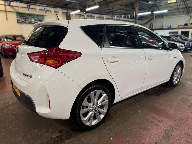 TOYOTA AURIS 1.8 VVT-h Excel 2014
