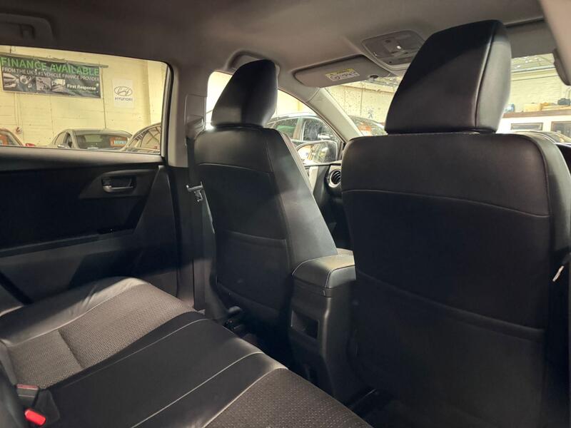 TOYOTA AURIS 1.8 VVT-h Excel 2014