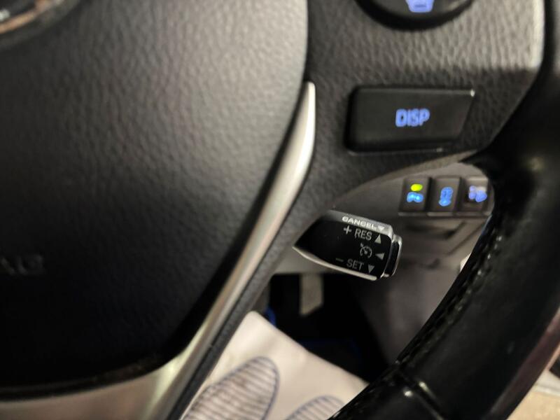 TOYOTA AURIS 1.8 VVT-h Excel 2014