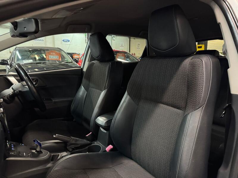 TOYOTA AURIS 1.8 VVT-h Excel 2014