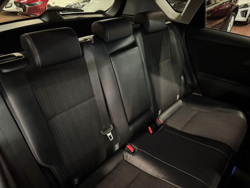 TOYOTA AURIS 1.8 VVT-h Excel 2014
