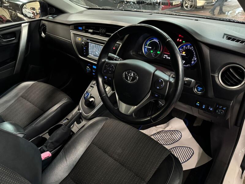TOYOTA AURIS 1.8 VVT-h Excel 2014