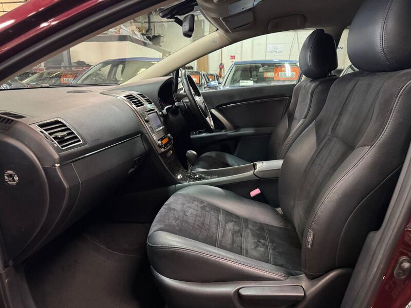 TOYOTA AVENSIS 1.8 V-Matic T4 2012