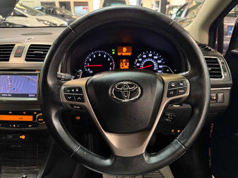 TOYOTA AVENSIS 1.8 V-Matic T4 2012