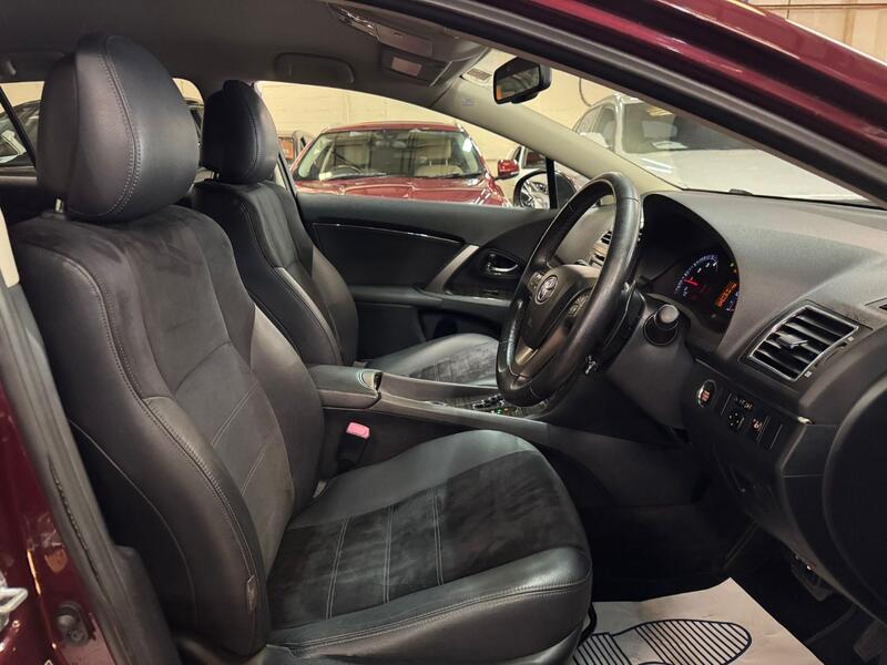 TOYOTA AVENSIS 1.8 V-Matic T4 2012