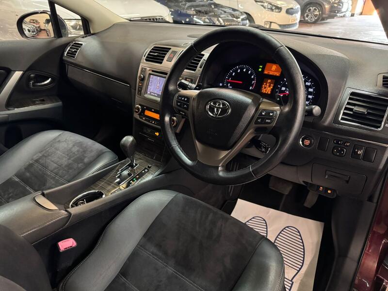 TOYOTA AVENSIS 1.8 V-Matic T4 2012