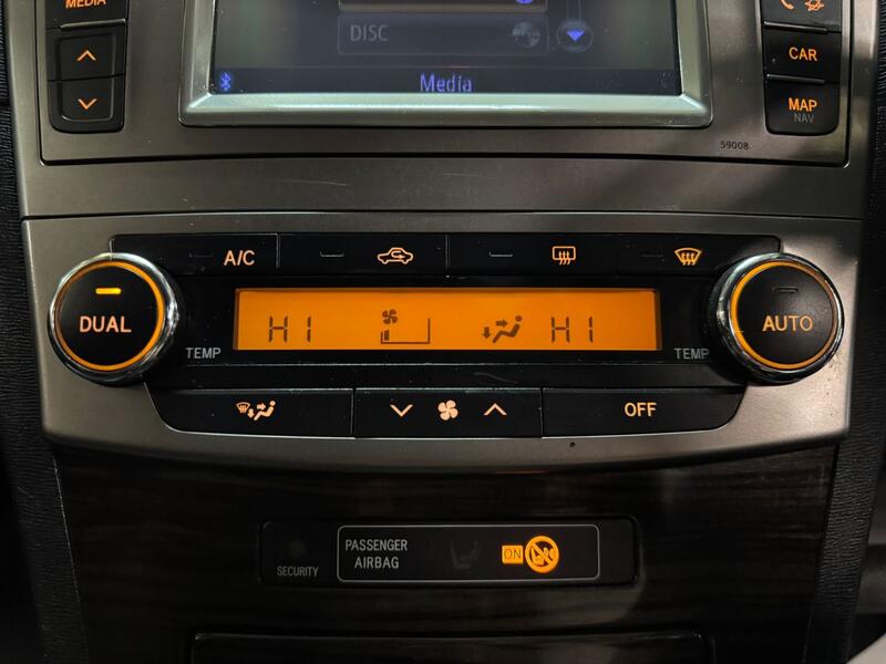 TOYOTA AVENSIS 1.8 V-Matic T4 2012