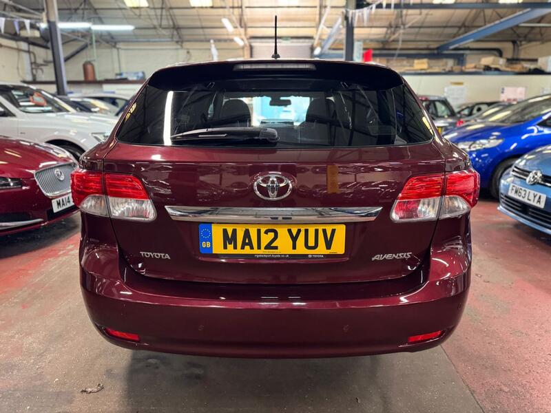 TOYOTA AVENSIS 1.8 V-Matic T4 2012