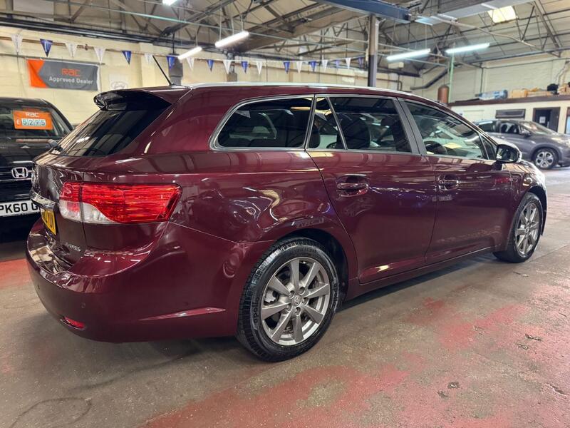TOYOTA AVENSIS 1.8 V-Matic T4 2012