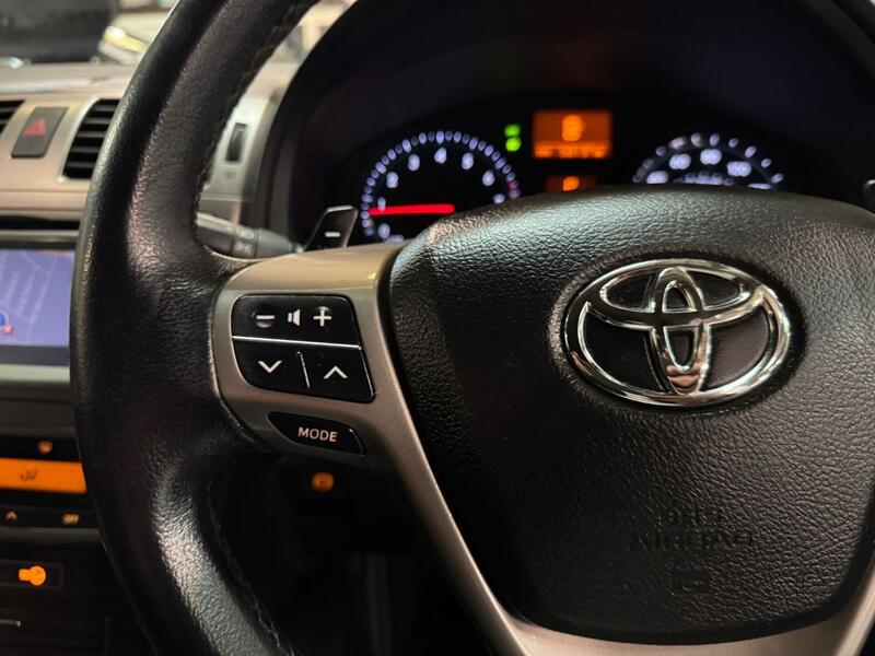 TOYOTA AVENSIS 1.8 V-Matic T4 2012