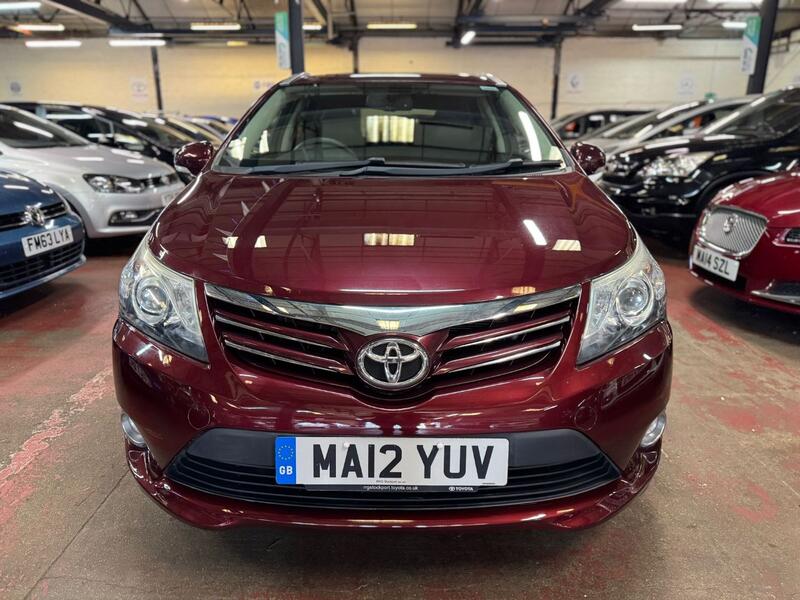 TOYOTA AVENSIS 1.8 V-Matic T4 2012