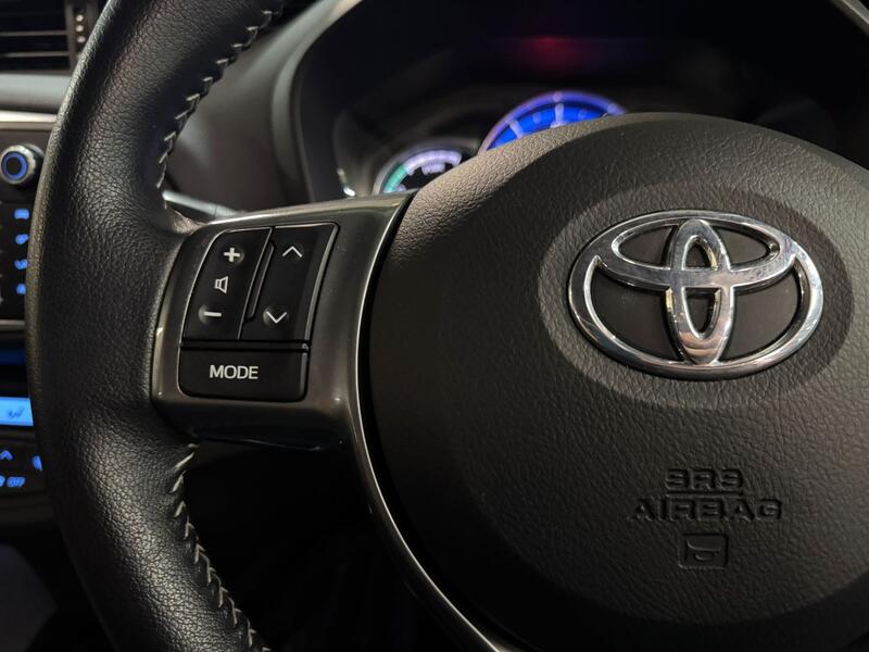 TOYOTA YARIS 1.5 VVT-h Excel 2015