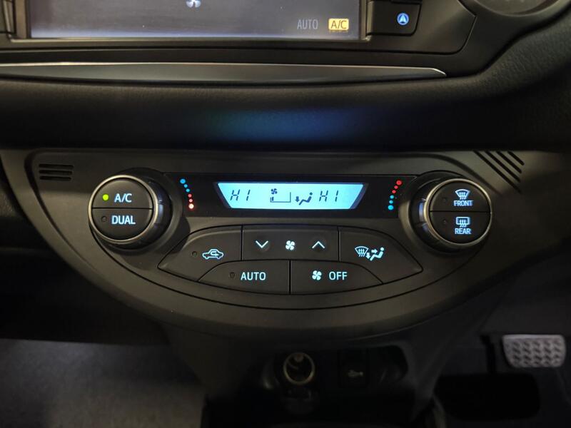 TOYOTA YARIS 1.5 VVT-h Excel 2015