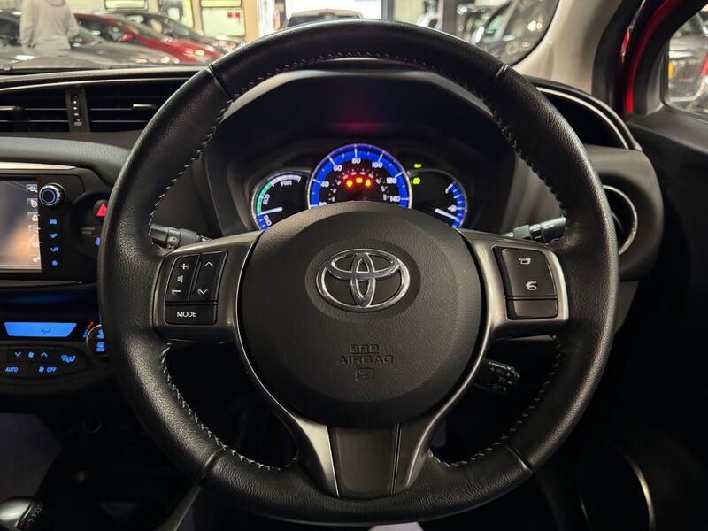TOYOTA YARIS 1.5 VVT-h Excel 2015
