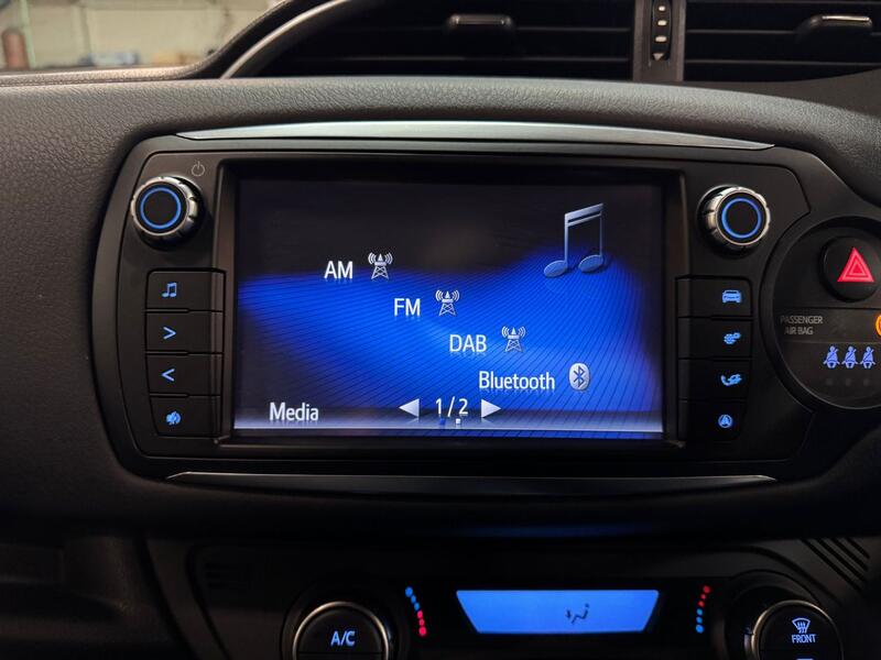 TOYOTA YARIS 1.5 VVT-h Excel 2015
