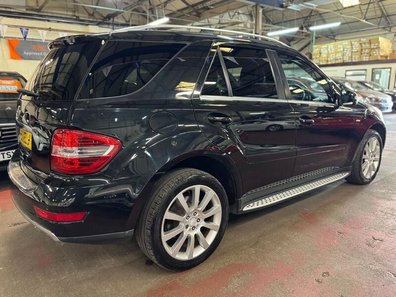 MERCEDES-BENZ M CLASS 3.0 ML300 CDI V6 BlueEfficiency Grand Edition 2011