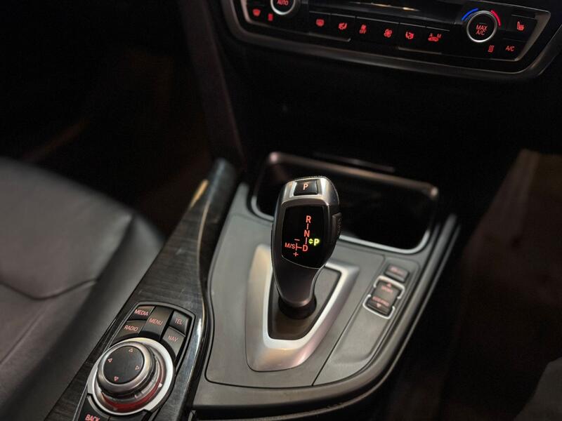 BMW 3 SERIES 2.0 320d Luxury Saloon 2013
