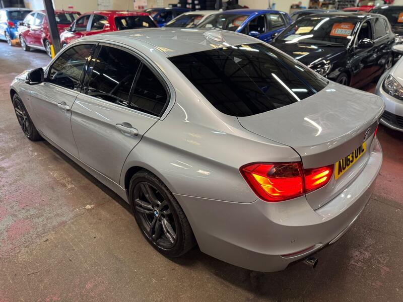 BMW 3 SERIES 2.0 320d Luxury Saloon 2013
