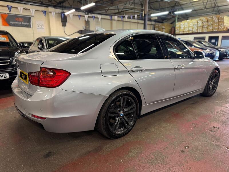 BMW 3 SERIES 2.0 320d Luxury Saloon 2013