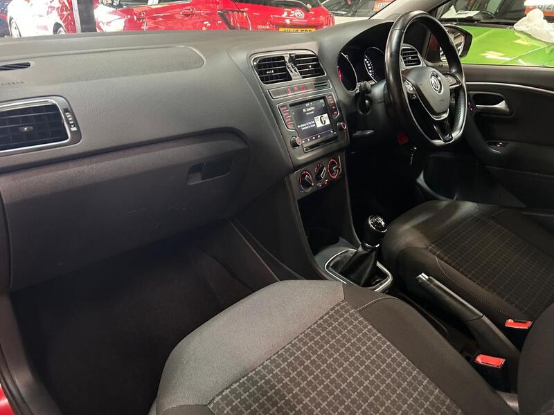 VOLKSWAGEN POLO 1.2 TSI BlueMotion Tech SE 2016