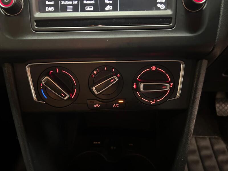 VOLKSWAGEN POLO 1.2 TSI BlueMotion Tech SE 2016