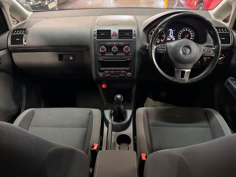 VOLKSWAGEN TOURAN 1.6 TDI SE 2013
