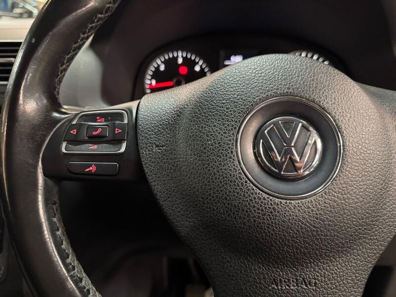 VOLKSWAGEN TOURAN 1.6 TDI SE 2013