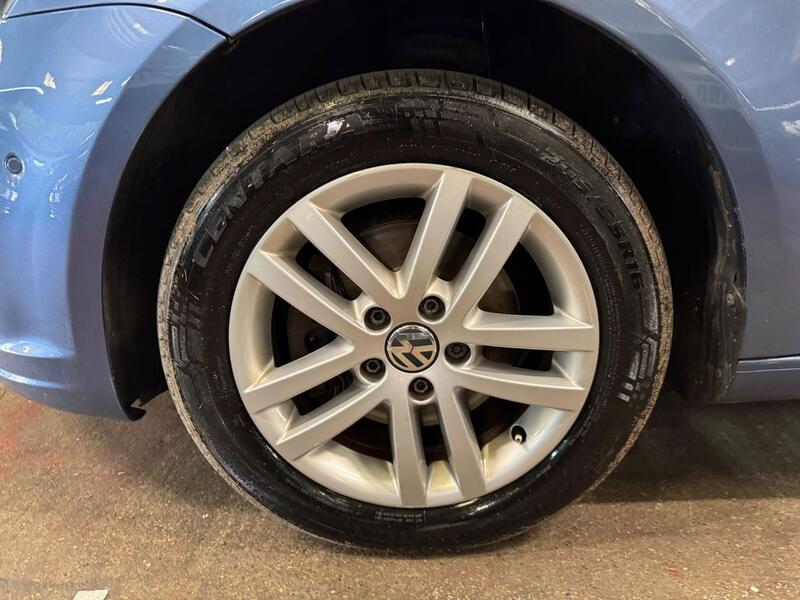 VOLKSWAGEN TOURAN 1.6 TDI SE 2013