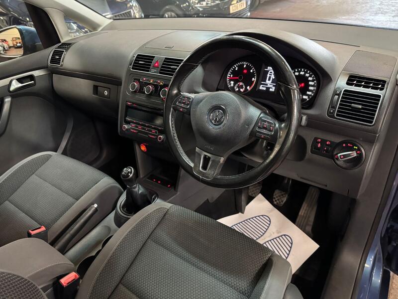 VOLKSWAGEN TOURAN 1.6 TDI SE 2013