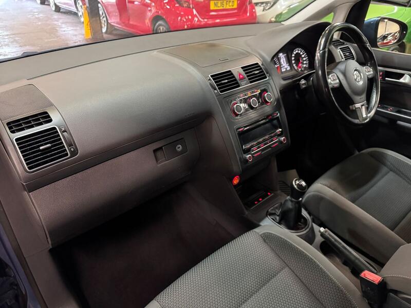 VOLKSWAGEN TOURAN 1.6 TDI SE 2013