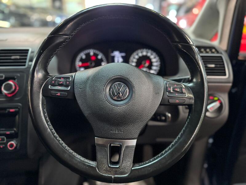 VOLKSWAGEN TOURAN 1.6 TDI SE 2013