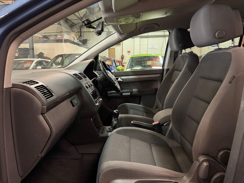 VOLKSWAGEN TOURAN 1.6 TDI SE 2013